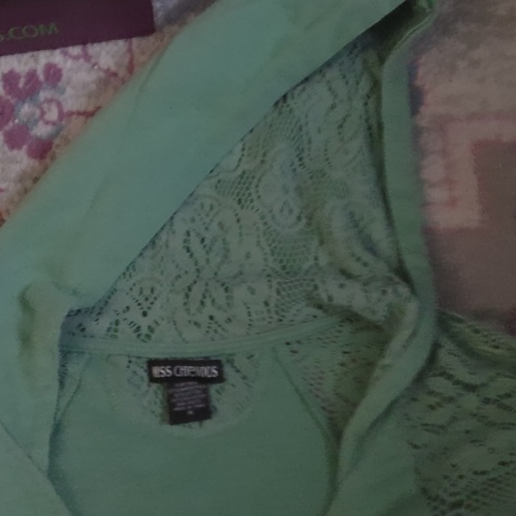 Green short sleeve lace hoodie top - Picture 2 of 4